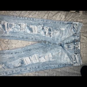 Ripped light blue jeans